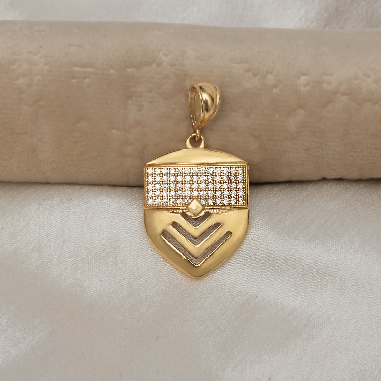 ZEVER DIAMOND PREMIUM GOLD PLATED PENDANT