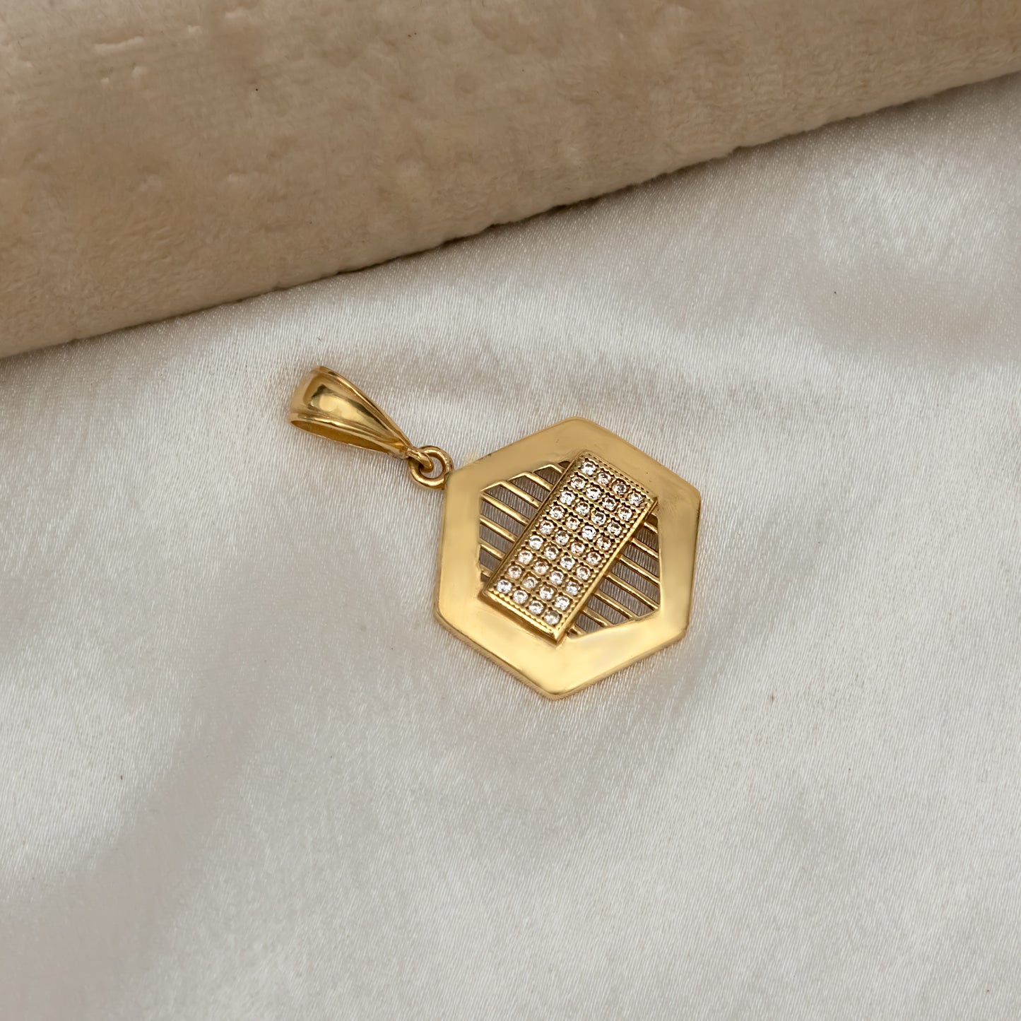 WAVE SQUARE DIAMOND PREMIUM GOLD PLATED PENDANT