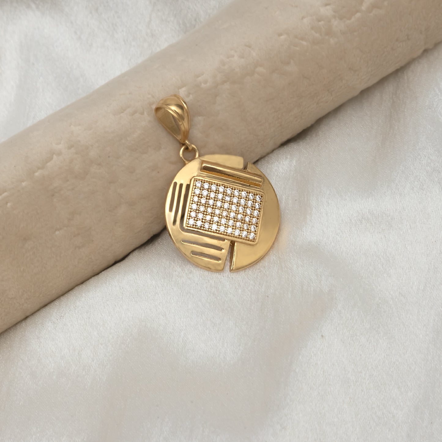 SHOCKER PREMIUM GOLD PLATED PENDANT