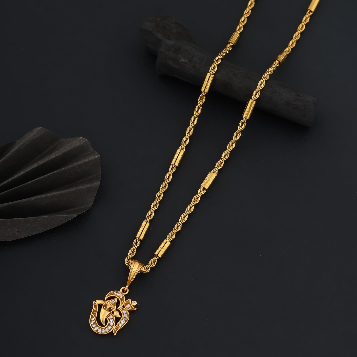 Om Ganesh Dimond Pendant With Gold Chain
