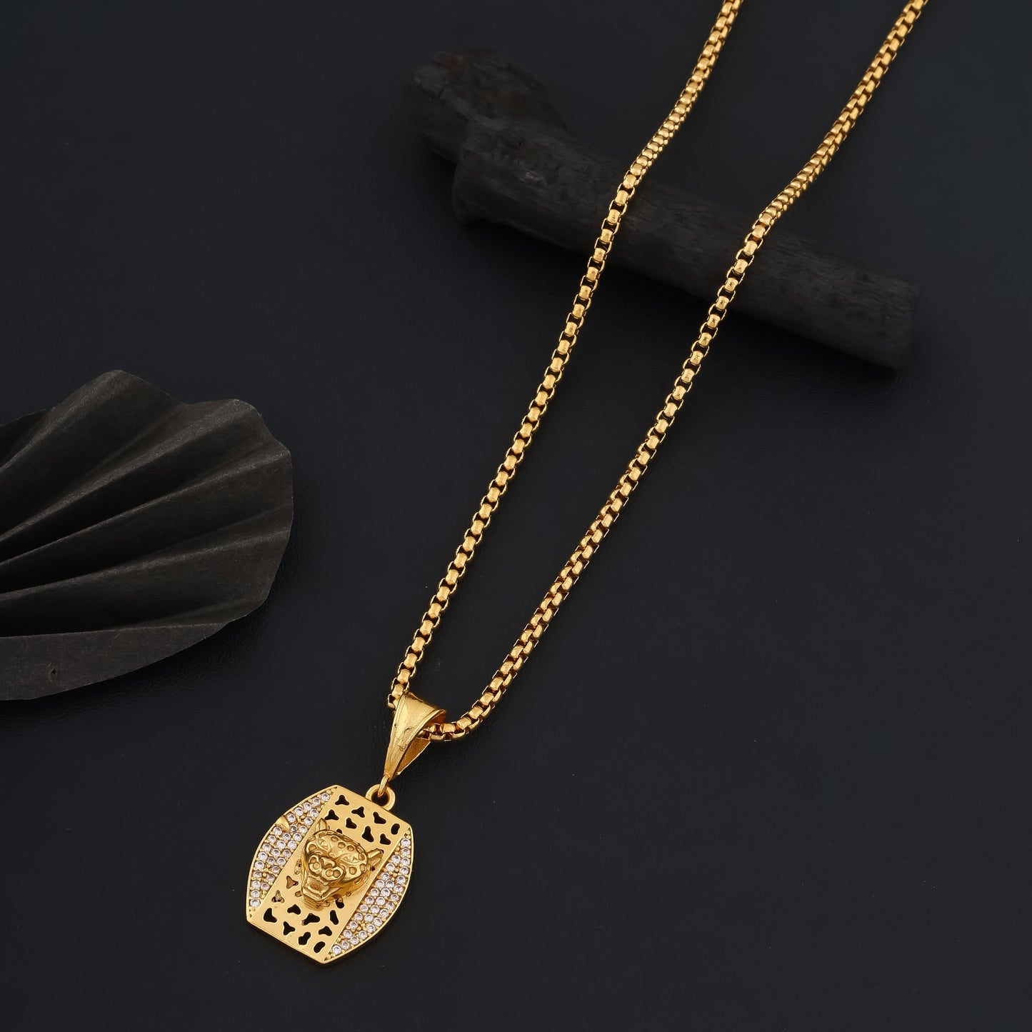 Leopard Dimond Pendant With Gold Chain