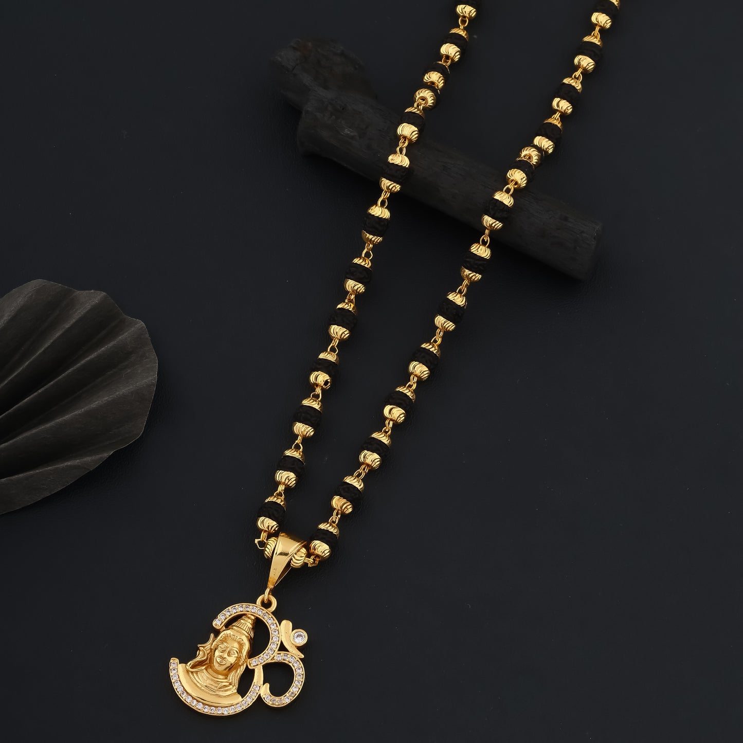 Shivom Dimond Pendant With Rudraksha Mala