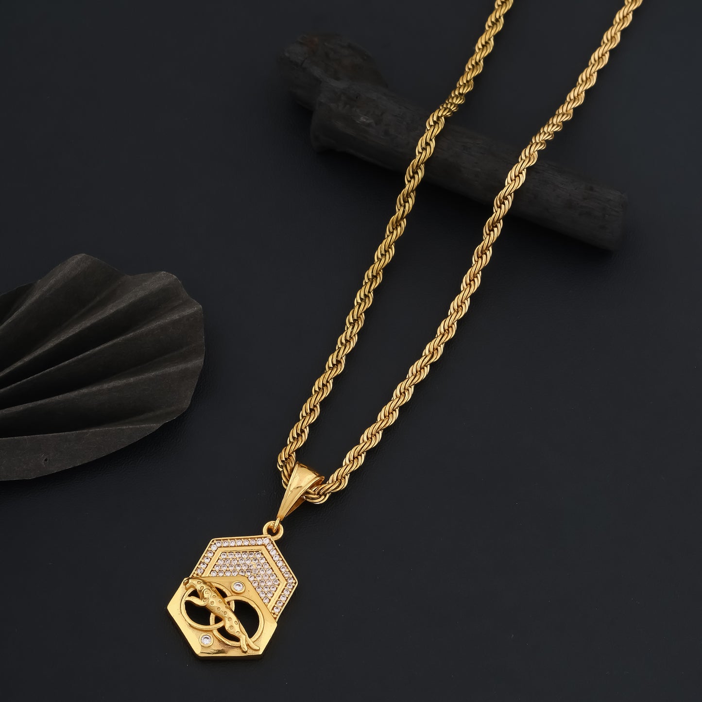 Panthera Dimond Pendant With Gold Chain