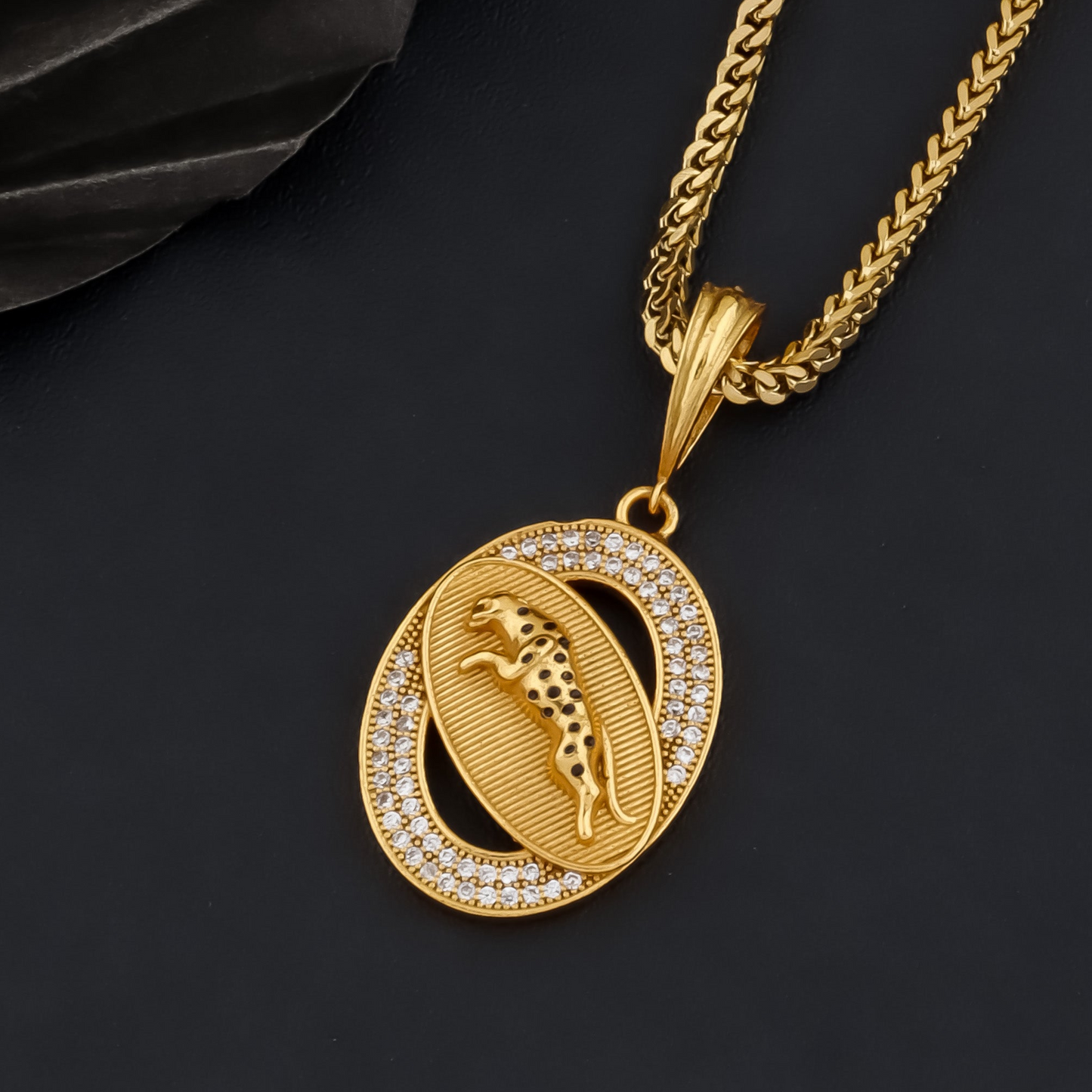Oval Jaguar Men’s Cool Gold Chain Pendant Design (Chain-24 Inch)