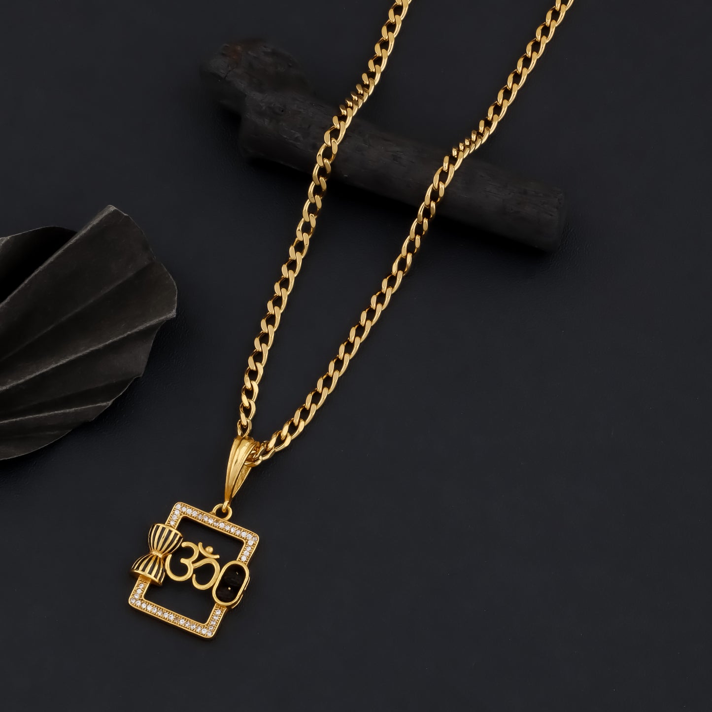 OM RUDRAKSHA MEN’S STYLISH GOLD PENDANT WITH CHAIN (CHAIN-24 INCH)