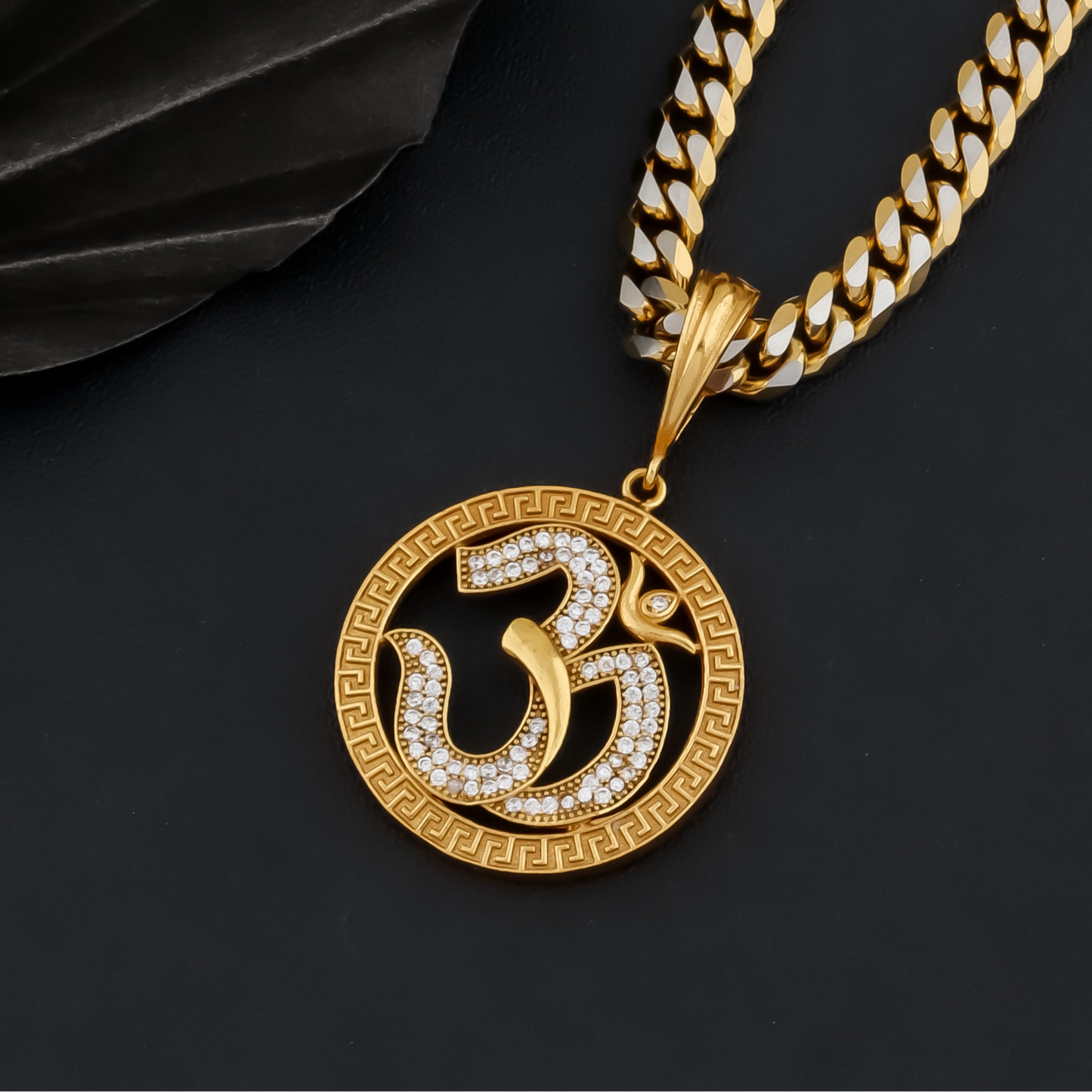ROUND OM MEN’S ATTRACTIVE GOLD CHAIN PENDANT (CHAIN-24 INCH)