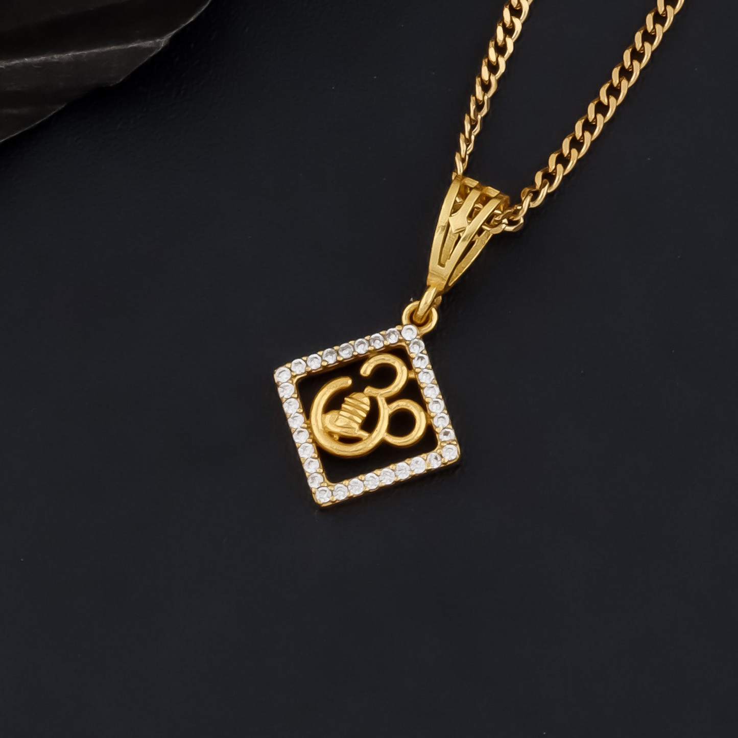 Omi Men’s Classic Gold Pendant With Chain (Chain-24 Inch)