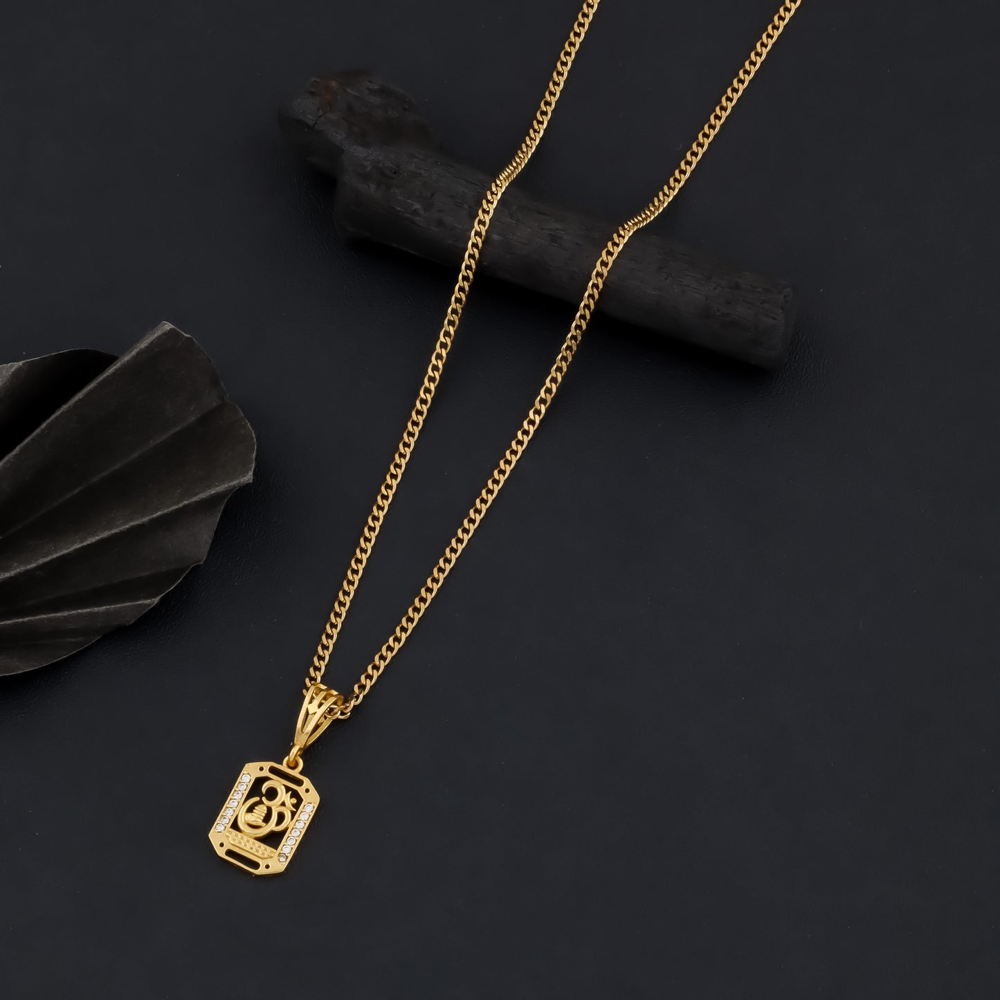 Oma Men’s Unique Style Gold Chain Pendant (Chain-24 Inch)