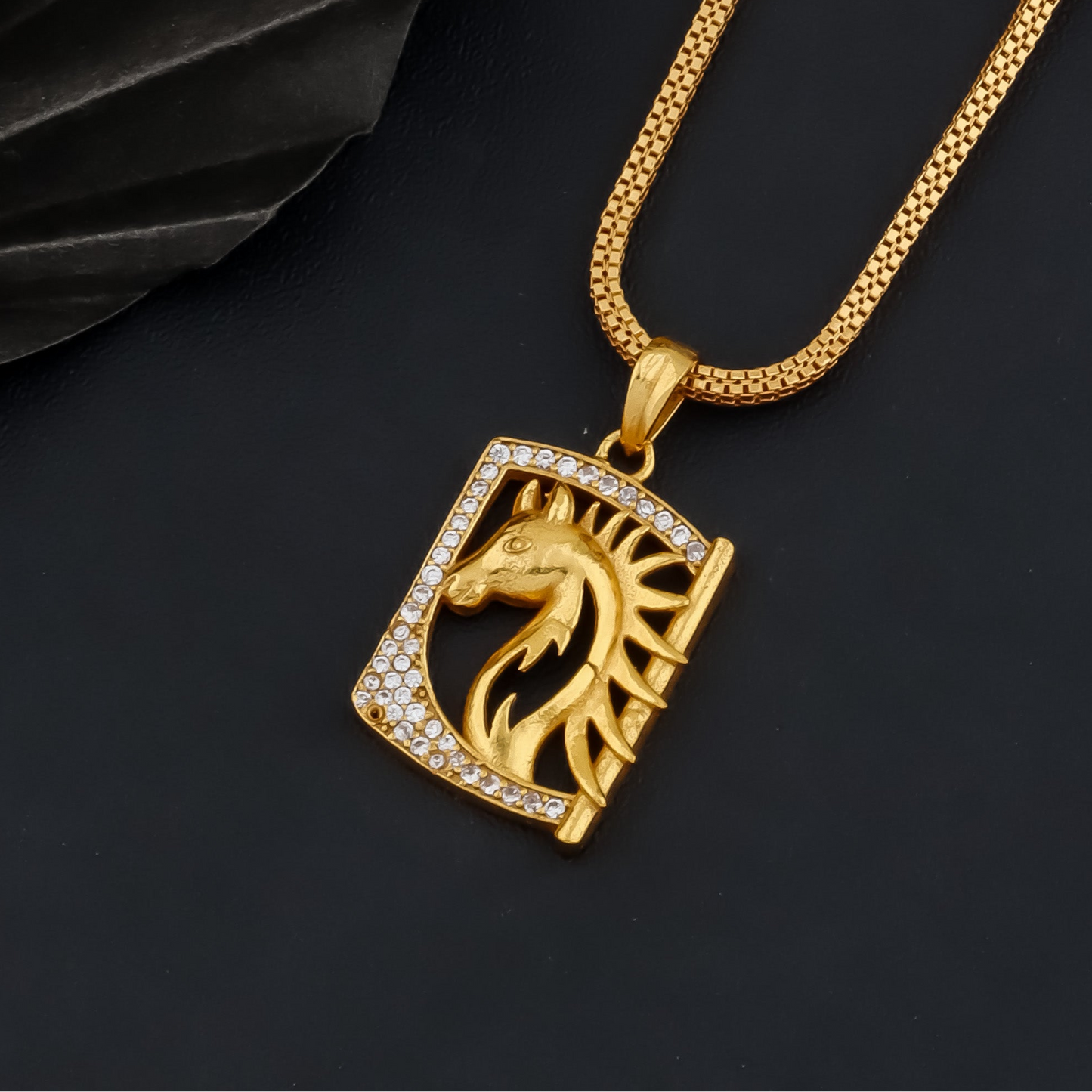 STALLION MEN’S CLASSIC GOLD PENDANT WITH CHAIN (CHAIN-24 INCH)