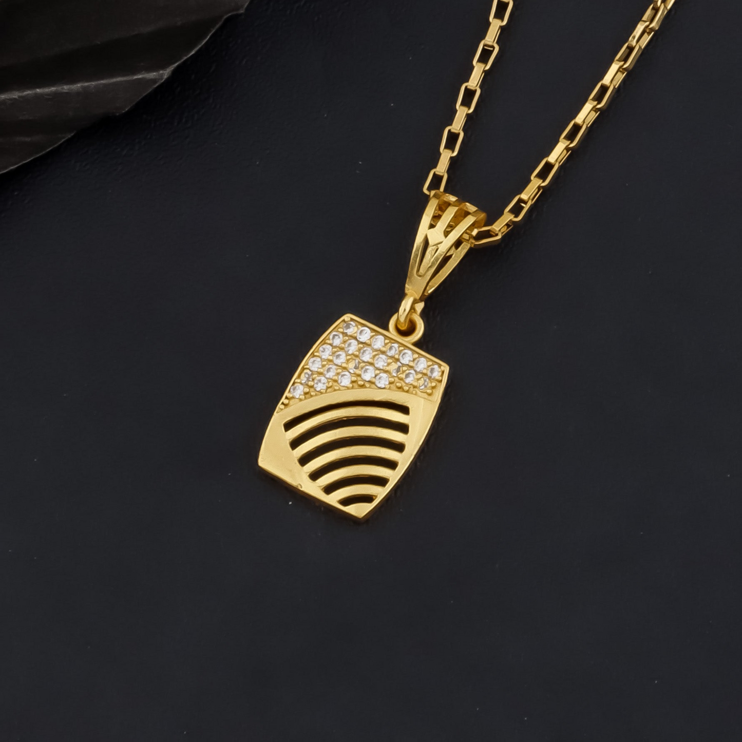 Ivo Men’s Cool Gold Chain Pendant Design (Chain-24 Inch)
