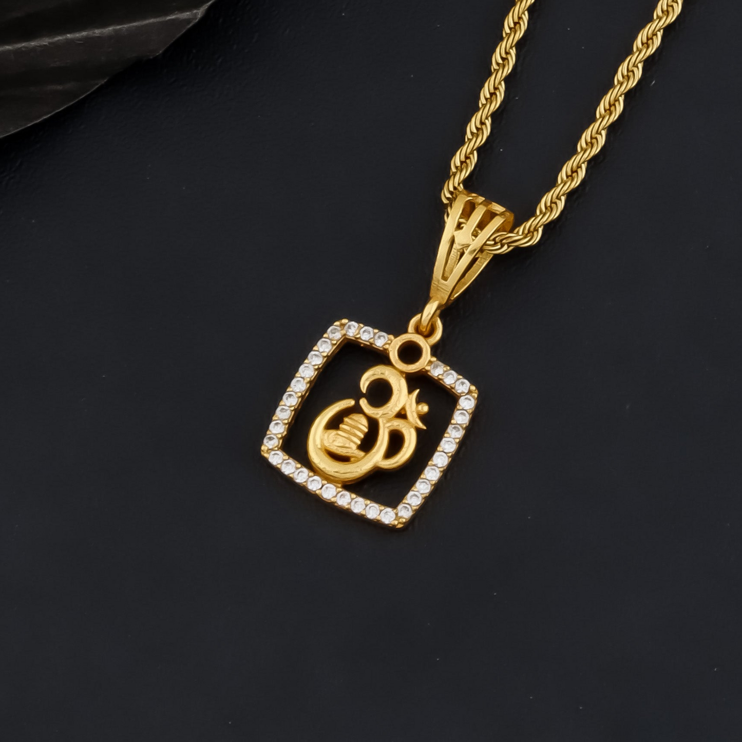 Omkari Men’s Bold Look Gold Pendant With Chain (Chain-24 Inch)