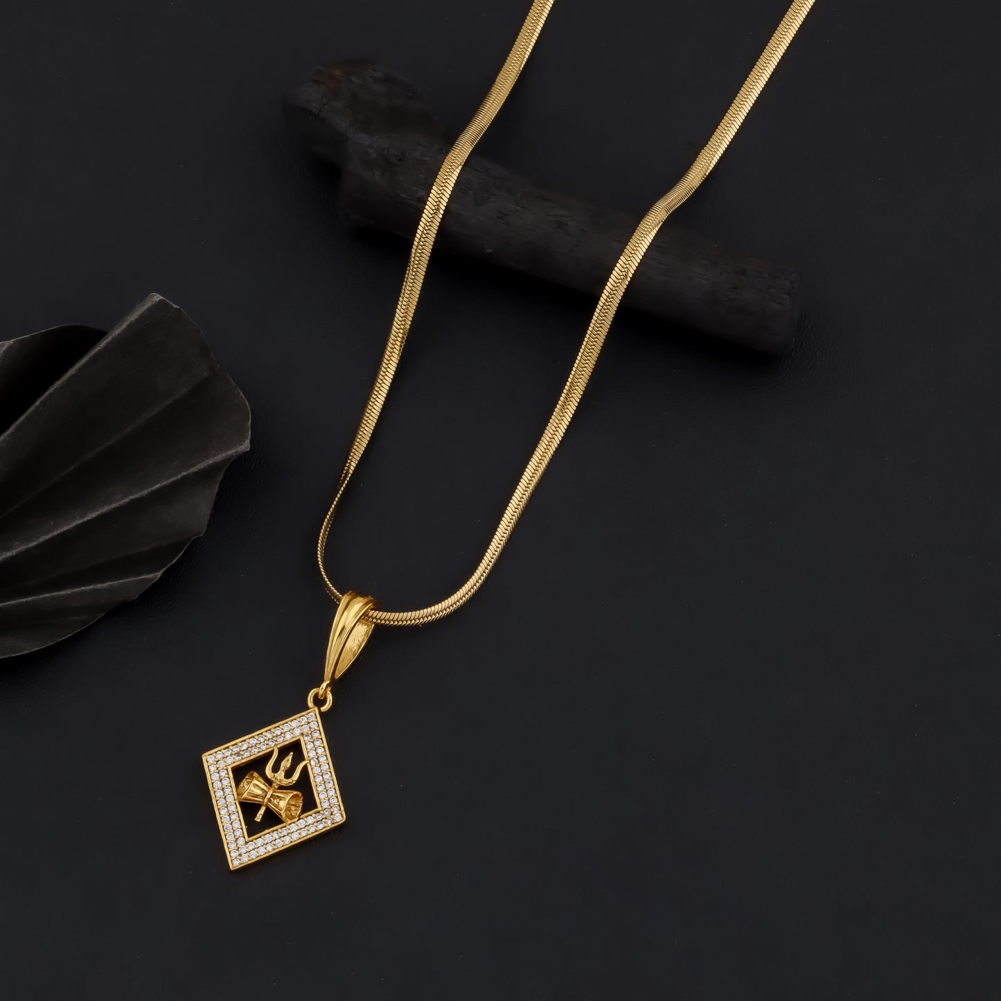 TRISHIKH MEN’S STYLISH GOLD PENDANT WITH CHAIN (CHAIN-24 INCH)