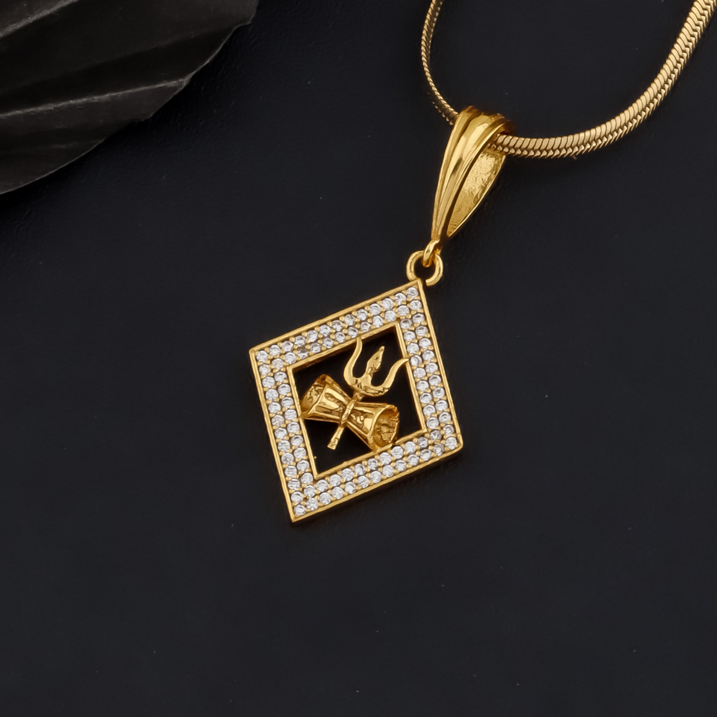 TRISHIKH MEN’S STYLISH GOLD PENDANT WITH CHAIN (CHAIN-24 INCH)