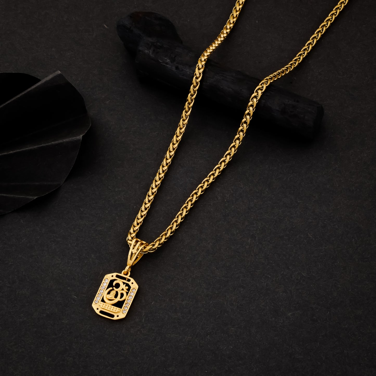 Oma Mens Unique Style Gold Chain Pendant (Chain-22 Inch / 3-MM)