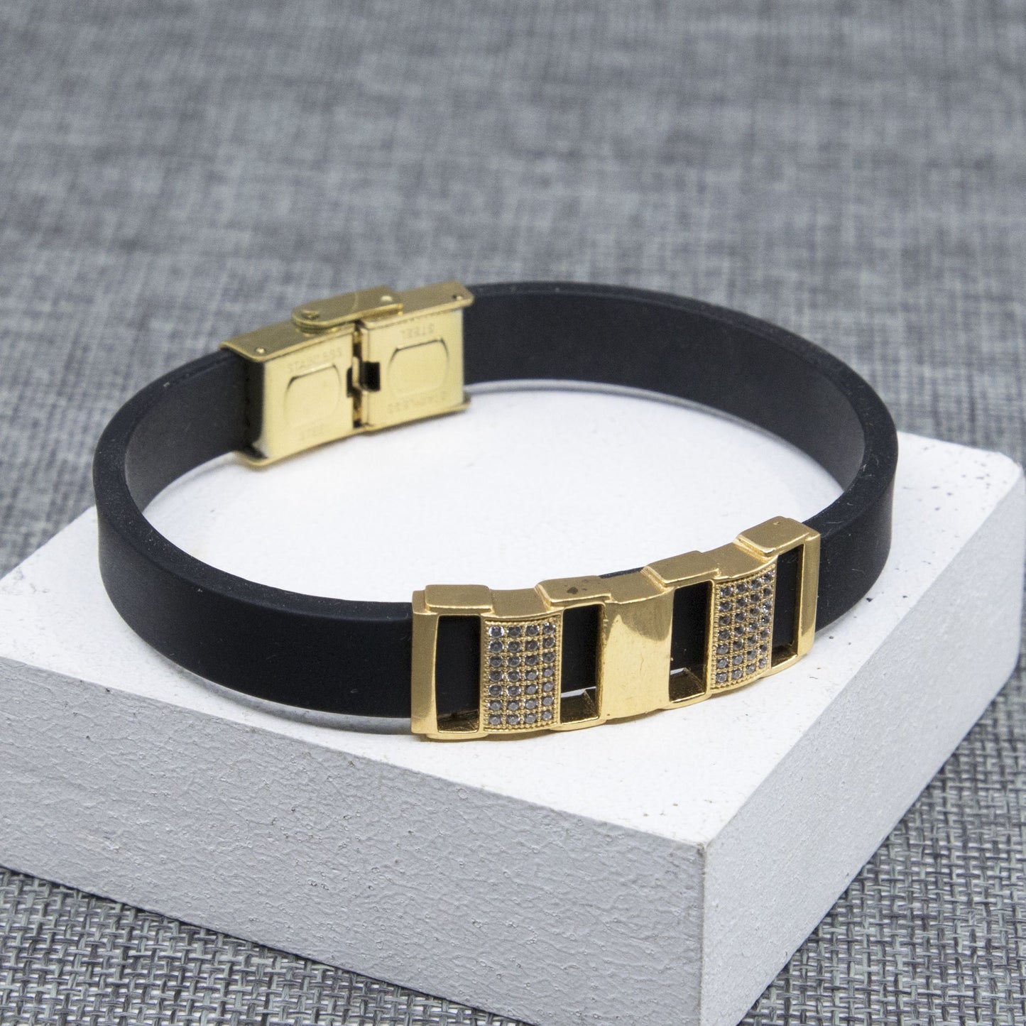WINTER DIMOND GOLD PLATED SILICONE BRACELET