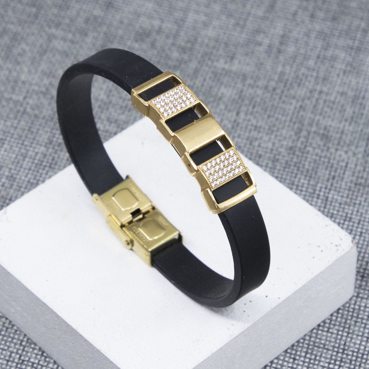 WINTER DIMOND GOLD PLATED SILICONE BRACELET
