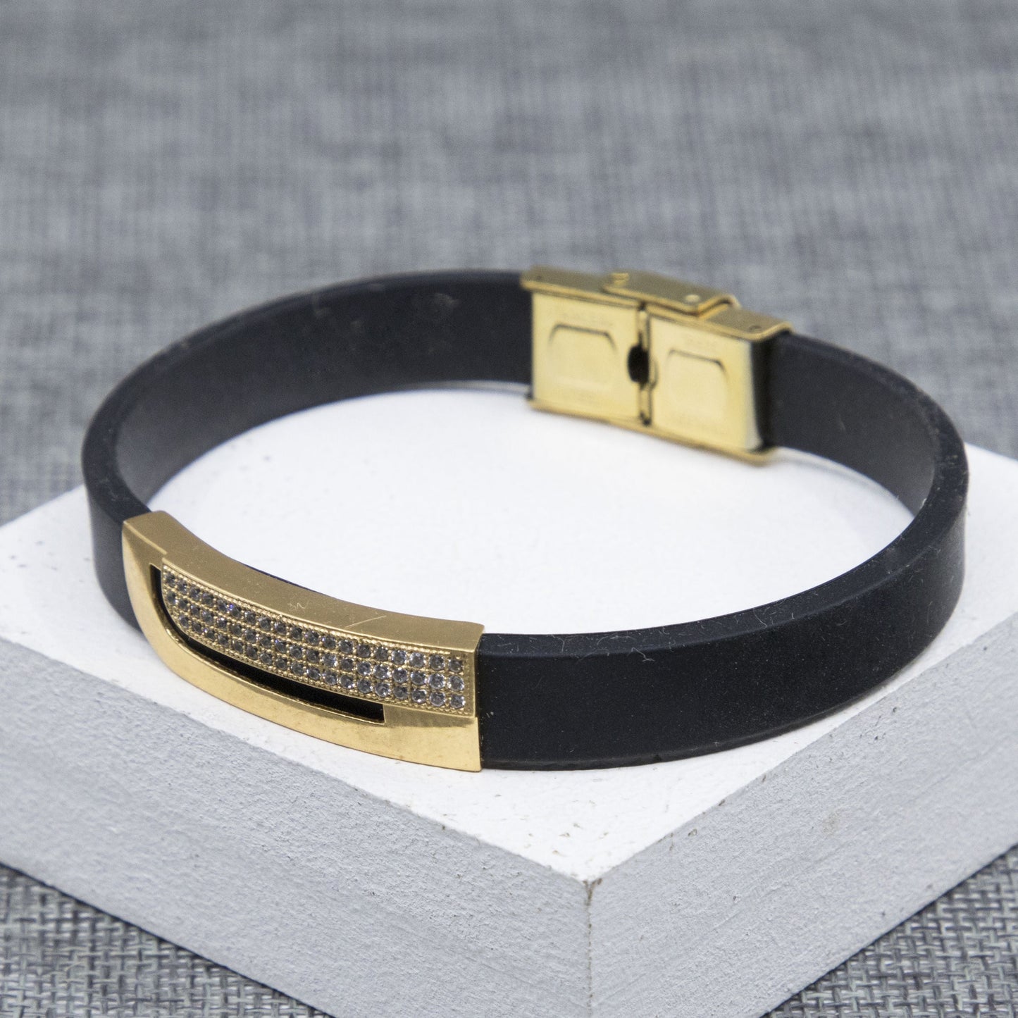 HACK DIMOND GOLD PLATED SILICONE BRACELET