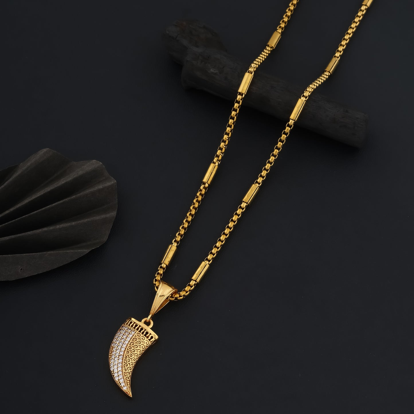 Lion Nail Dimond Pendant With Gold Chain