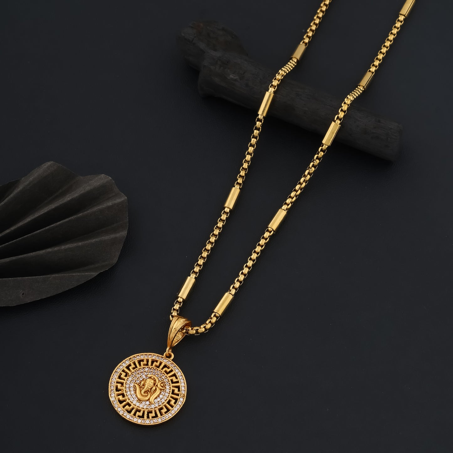 Round Om Ganesh Dimond Pendant With Gold Chain