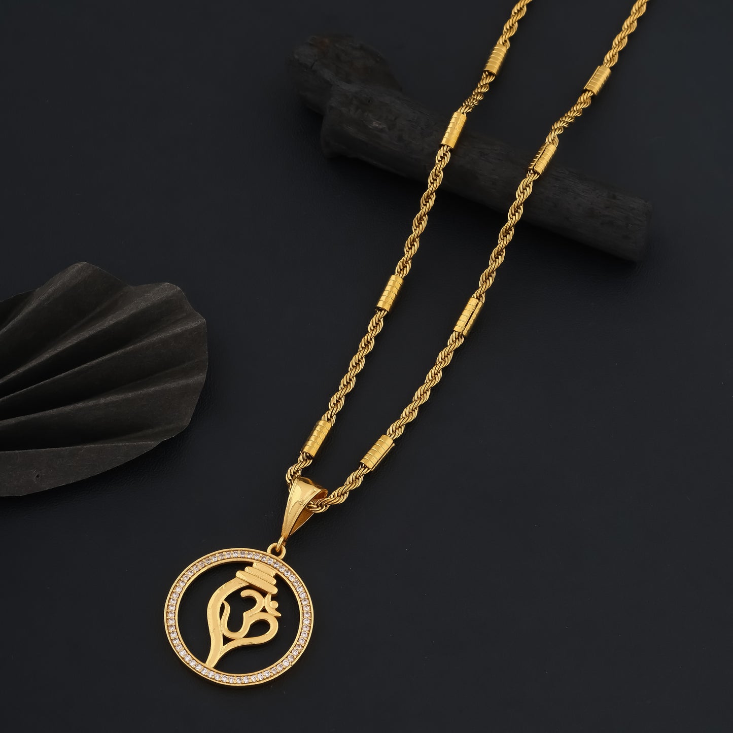 Shankh Om Dimond Pendant With Gold Chain