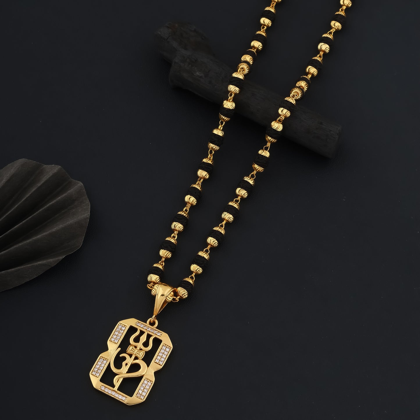 Triom Dimond Pendant With Rudraksha Mala