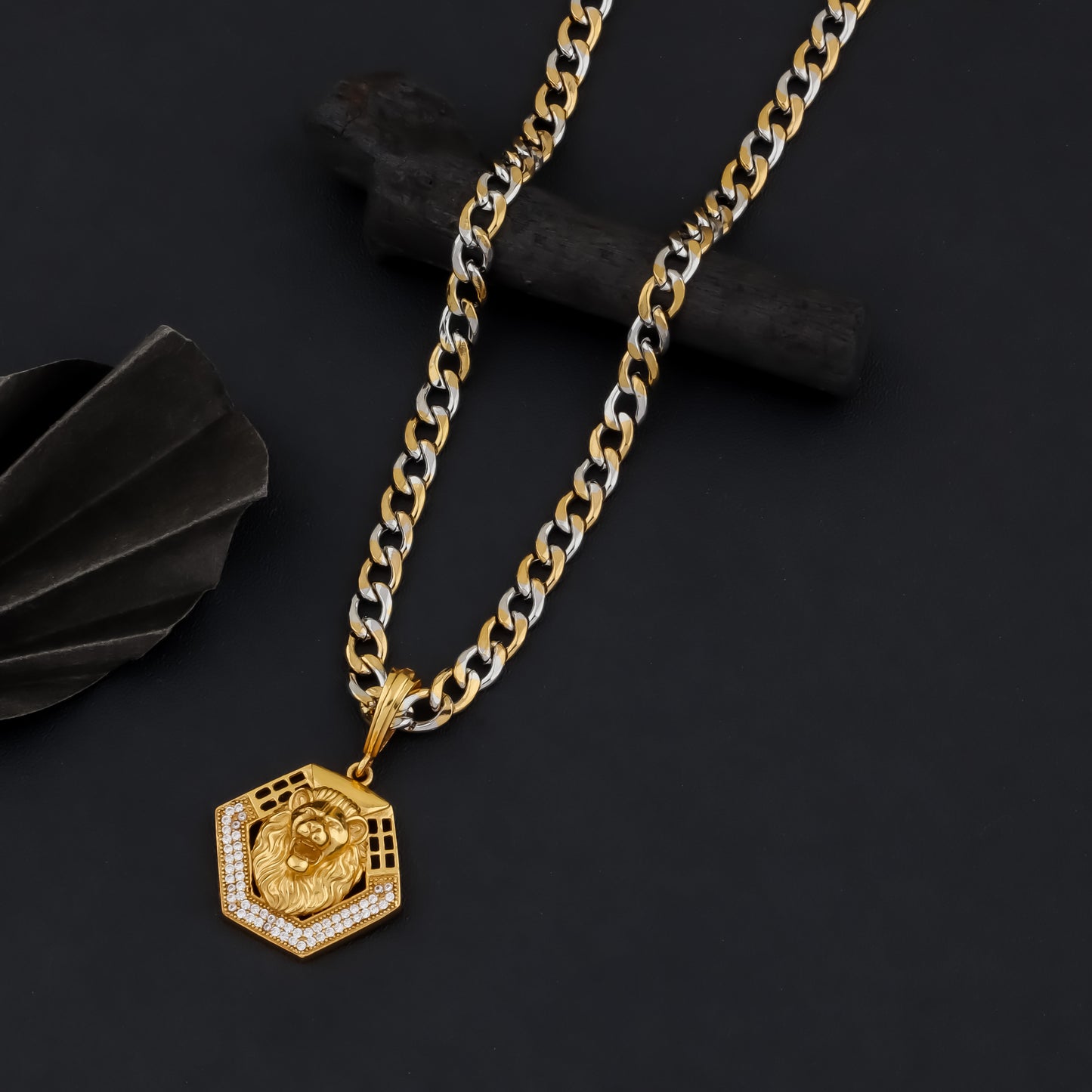 Simba Men’s Exclusive Gold Chain Pendant (Chain-24 Inch)