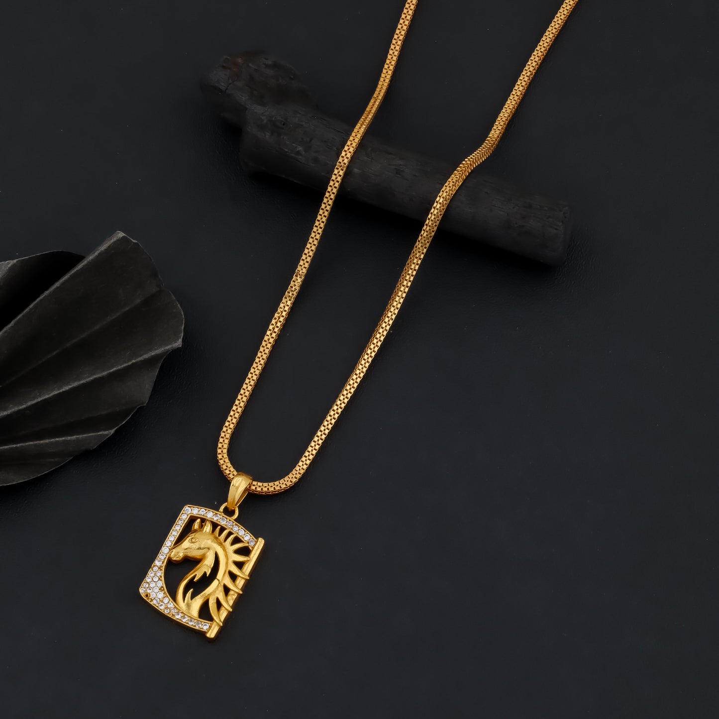 STALLION MEN’S CLASSIC GOLD PENDANT WITH CHAIN (CHAIN-24 INCH)