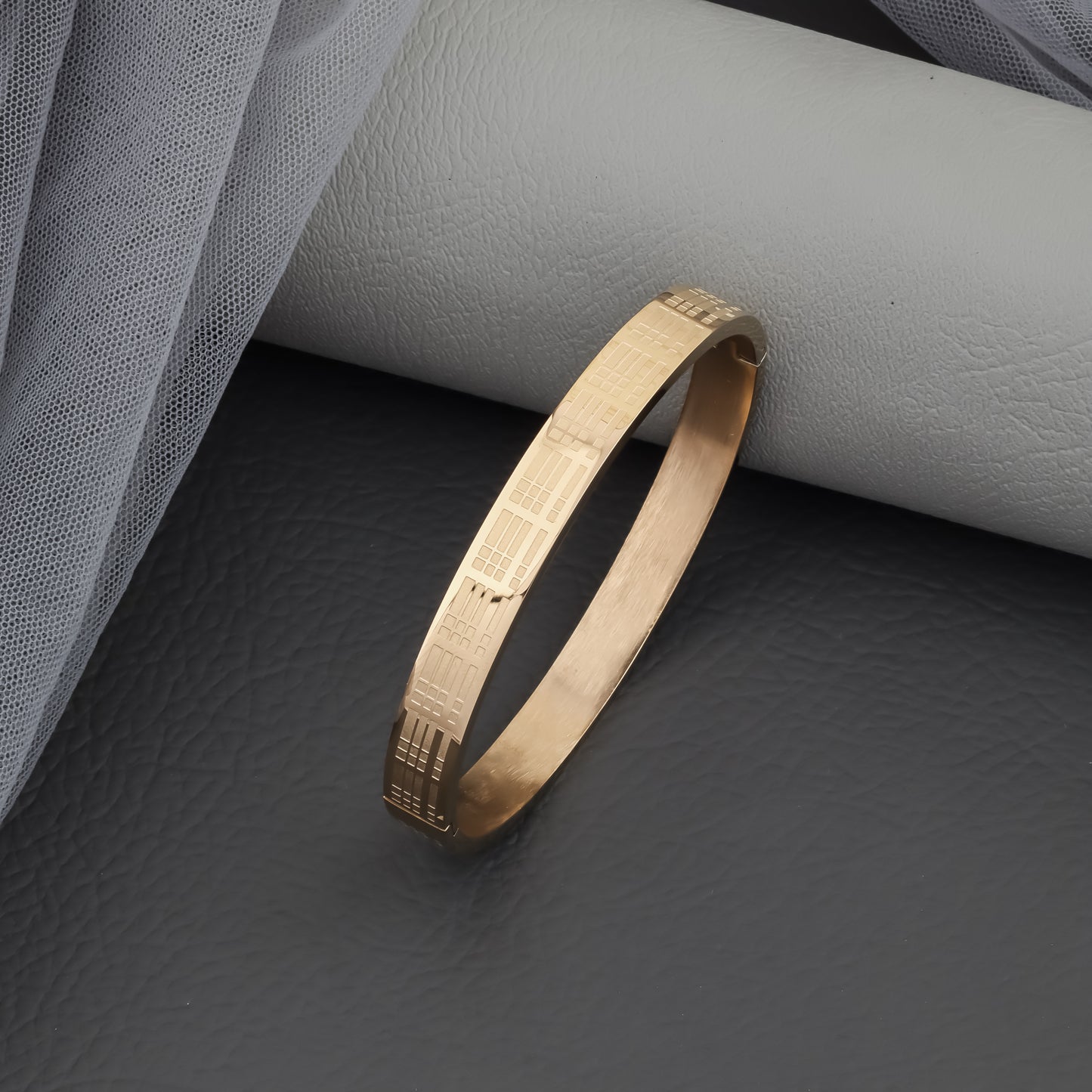 OSCAR GOLD KADA BRACELET