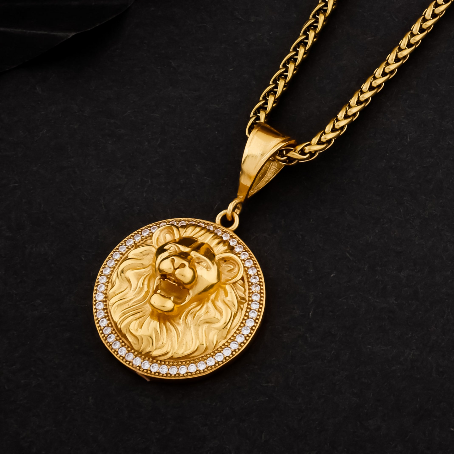 LION PENDANT WITH MEN'S CHAIN (CHAIN-22 INCH / 3 MM)
