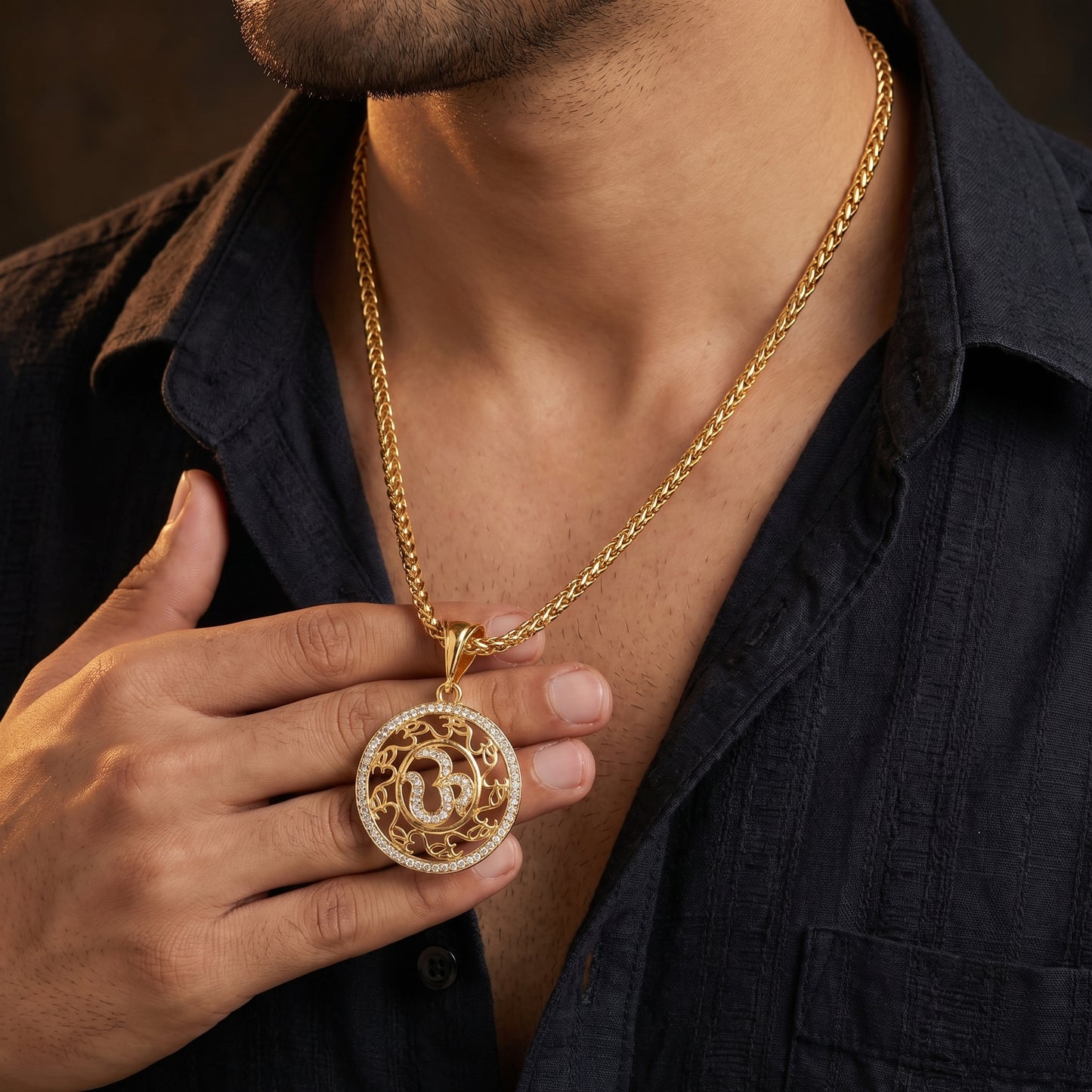 Round Aum Dimond Pendant With Gold Chain