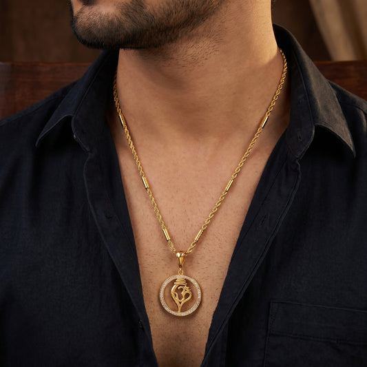 Shankh Om Dimond Pendant With Gold Chain